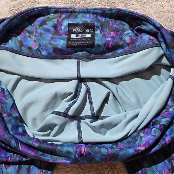 CVG Flamingo Capri Length Leggings *Retired Print* - Picture 3 of 4